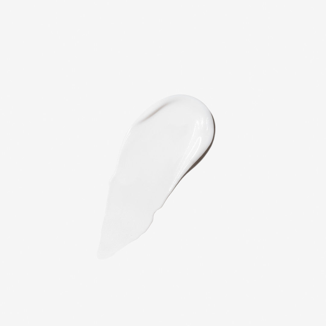 Ein Klecks Skin Smoothing Cream | Feuchtigkeitspflege mit HydraMesh Technologie™ auf einem schlichten weißen Hintergrund.