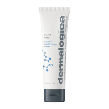 Eine 1,7 fl oz (50 ml) Tube Dermalogica Active Moist Feuchtigkeitspflege, eine ölfreie Feuchtigkeitscreme zur Hautfeuchtigkeit mit einem präbiotischen Feuchtigkeitskomplex. Weiße Verpackung mit blauem und schwarzem Text, perfekt für Mischhaut und fettige Haut.