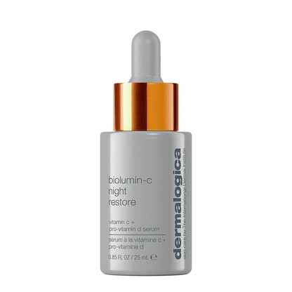 Eine 25-ml-Flasche Biolumin-C Night Restore | Vitamin-C-Serum für die Nacht von Dermalogica hat einen grauen Körper, weißen Text und eine goldene Tropferkappe zur Verbesserung Ihrer Hautstrahlkraft.