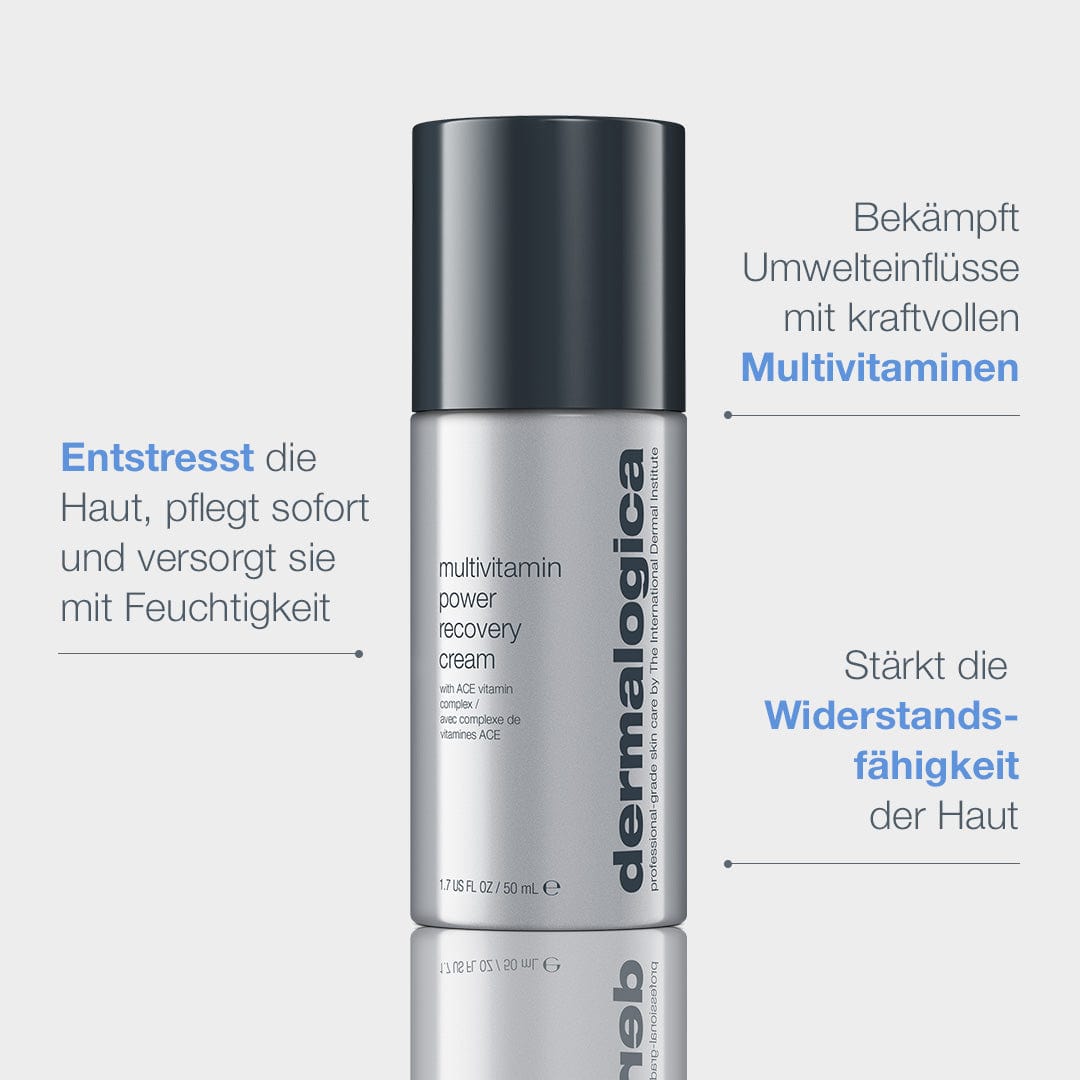 Auf der Flasche der MultiVitamin Power Recovery Cream Review steht ein deutscher Text, der die Vorteile hervorhebt: Stressabbau, Hydratation, starke Multivitamine und erhöhte Widerstandsfähigkeit der Haut. Diese antioxidantienreiche Feuchtigkeitscreme spendet nicht nur Feuchtigkeit, sondern hilft auch effektiv dabei, Hautalterung vorzubeugen.