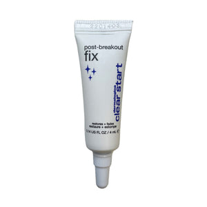 Eine Tube Post Breakout Fix Trial Size 4 ml auf weißem Hintergrund. Dieses Produkt ist nicht verstellbar.